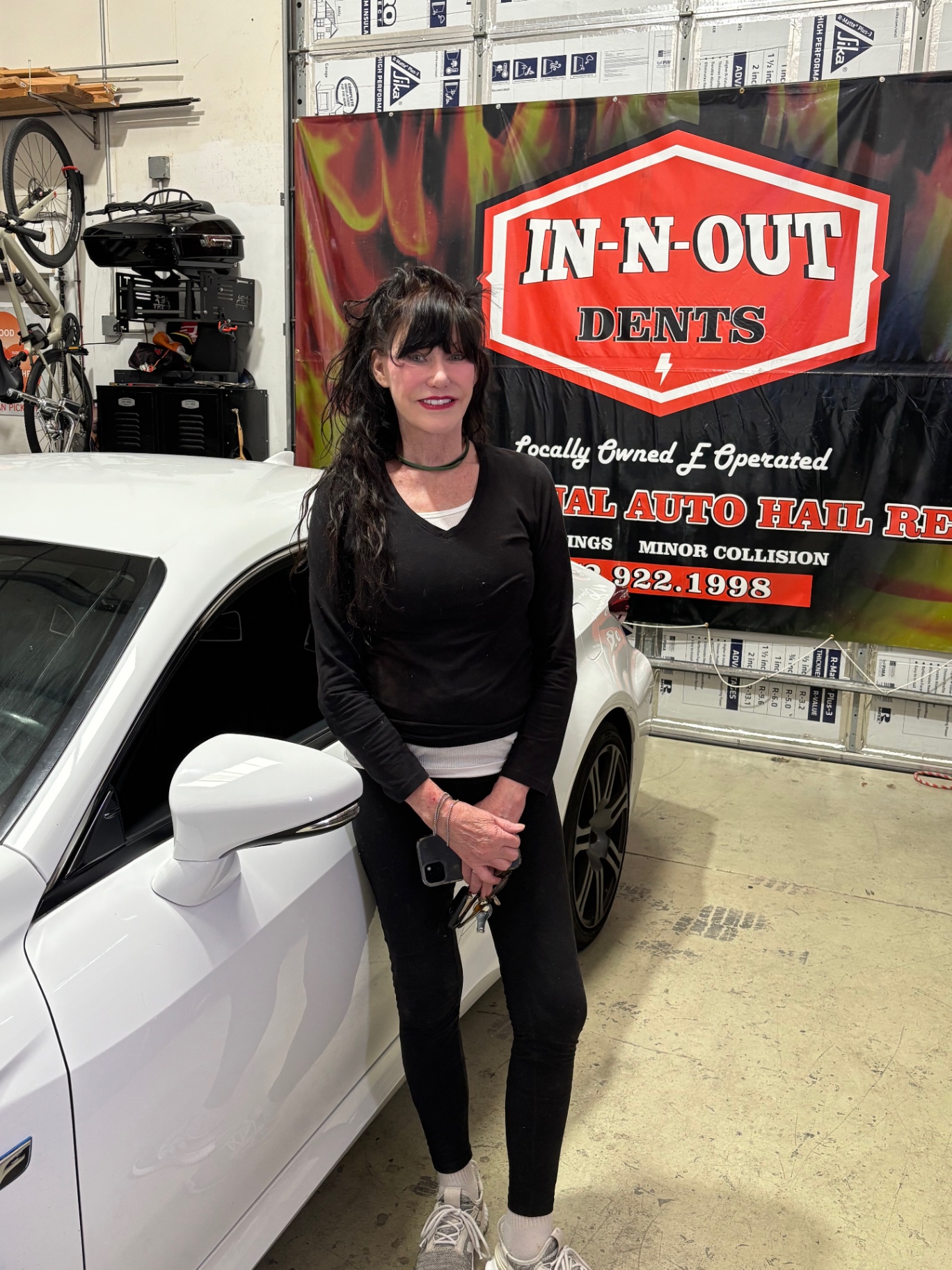 Customer in front of the In-N-Out Dents banner